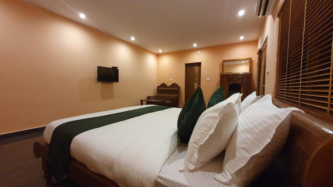 Elephant Valley Resort Pulpally Exterior photo